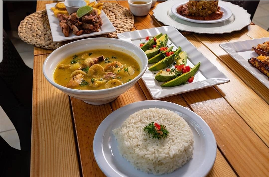No te vayas sin probar uno de nuestros platos emblemáticos del país...una tradición más...¡ El Sancocho!

#GastronomiaDominicana
#YaSonLas12
#BuenProvechoRD🇩🇴