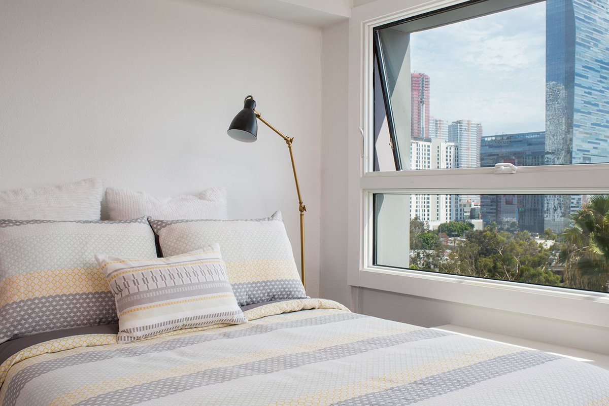This is city living in #DTLA. In our latest blog post, learn why thousands of new residents are making the move to Downtown LA and much more. downtownla.com/blog/residenti…