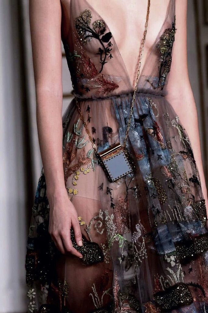 RawHemline's tweet photo. Just Pinned to Haute Couture: Valentino https://t.co/YFkdJo3hed https://t.co/NukrZy2Upa