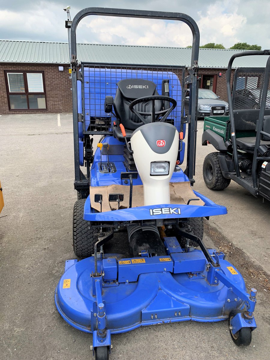 This 2015 Iseki SFH240F is a steal at £8,750 plus VAT. It comes with a 54" deck and a 550 litre collector. Designed with a compact chassis to provide excellent maneuverability even on narrow working space, it's the perfect mower for large lawns and caravan parks.