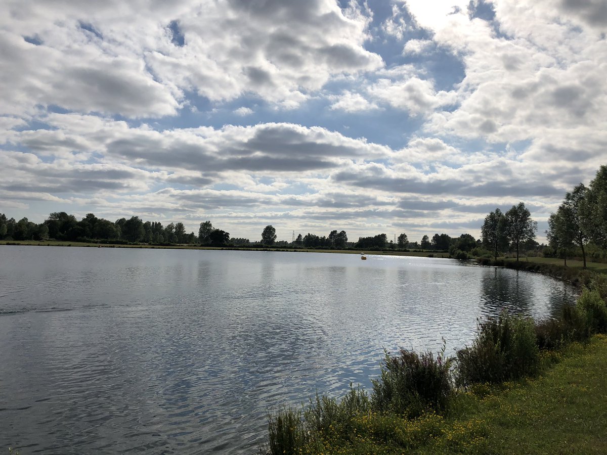 Chappers2013's tweet photo. Time for #TeamBaloo swimming training #TriFarm #Boreham @vickilonglegs @PBaloo @ERPDF https://t.co/gfrB3sDlyL