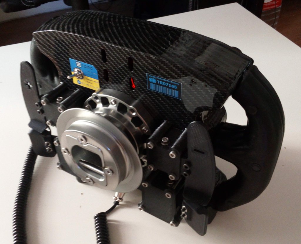 Otro volante terminado con algunos toques de Porsche para una base OSW 👍