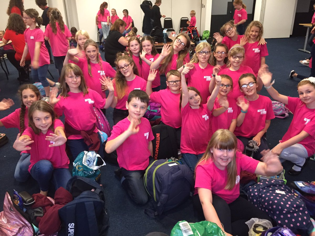 LlansannorPS's tweet image. All ready for this evenings performance! #1000voices #hittherightnote @MotorpointDiff
