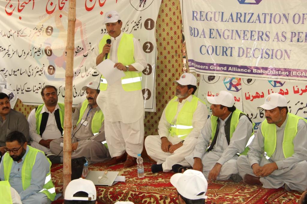Sbyallanzai7711's tweet photo. Thank you so much Sir @sakhtarmengal
@Senator_Baloch and the whole members of BNP for Supporting Engineers on this Stage this shows your love and sincerity towards balochistan and hope you will raise vioce on the floor of asembly as wel for Engineers.
#BalochistanEngineersOnRoad https://t.co/67AakUZ51G