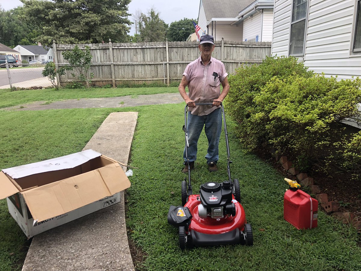 iamrodneysmith's tweet image. Meet Mr.Coxs. I spotted him mowing his lawn &amp;amp; went over to see if he needed help, he said No and that he enjoys mowing it. He mentioned he needed a new mower, so  after talking we said our goodbyes and  I came back &amp;amp; surprised him with a brand new one . He was very surprised