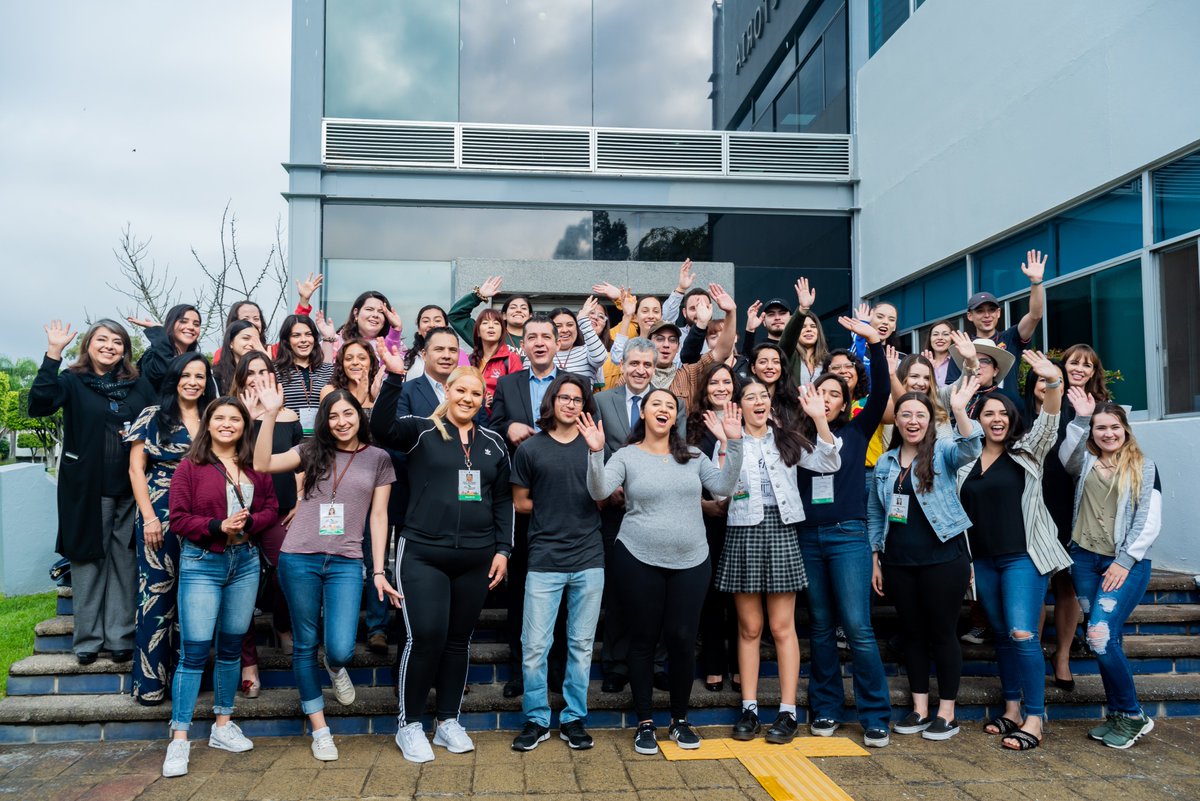 Bienvenida a los 35 jóvenes de origen #Mx, al programa de "Inmersión Cultural y de Voluntariado". Universitarios estadounidenses que aprenderán del idioma, la historia, la cultura y la hospitalidad de la tierra de sus padres, Jalisco. #IME #UDG #JaliscoGob #CUCEA #UDGFoundation