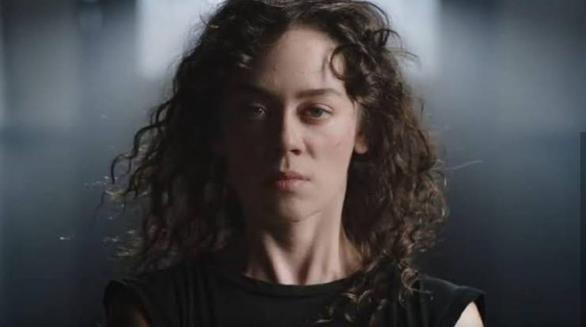 DEMET EVGAR İLE ANLAŞMA SAĞLANDI MI?

Ceren Moray'la yapılan anlaşmanın kesinleştiğine dair çıkan haberlerin ardından gözler Demet Evgar'a çevrilmişti.Demet Evgar'da Netflix'le olan anlaşmayı imzaladı ve 3.sezonda olacağı kesinleşti

Gelişmeler için takipte kalın!

#Avlu #Netflix