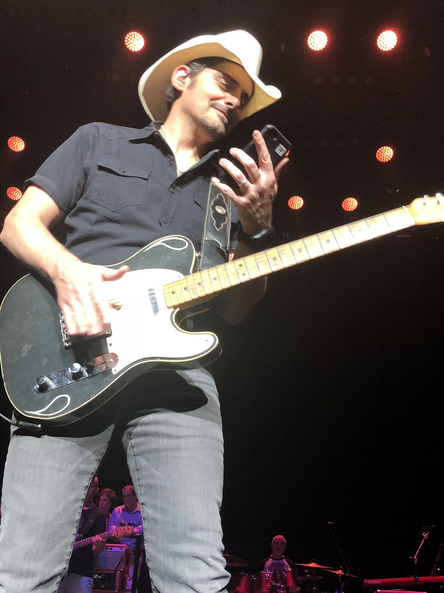 LizaJaneToo's tweet photo. 5 days till I’m in my summer bubble!!  @BradPaisley bubble that is!! #beatthissummer #paisley https://t.co/hYxAwYFadJ
