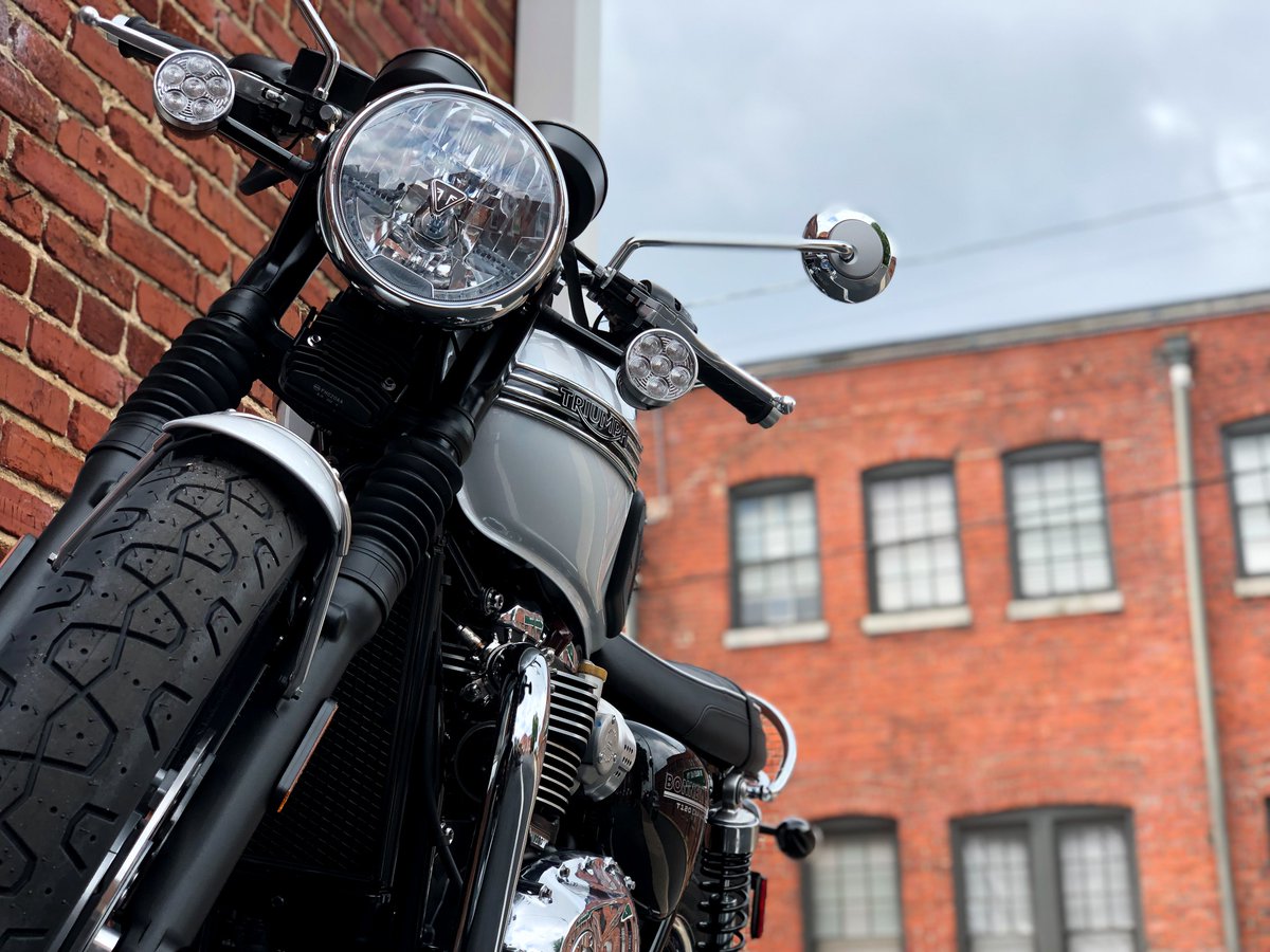 Monday blues? Nothing a new Triumph T120 can’t fix. #treatyourself.