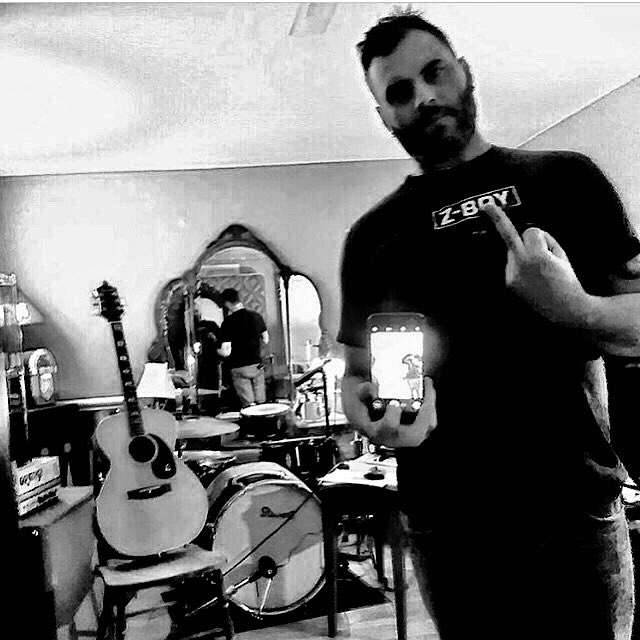 PpackinP's tweet photo. "If you don't rock me ill find somebody who can." - Rick Nelson #rickynelson #rockandroll #honkytonk #ronkytonk #grittycity #keepitfriendlyhamont #hamont #pistolpackinpreachers #sexdrugsrocknroll https://t.co/6CcDsH1nct