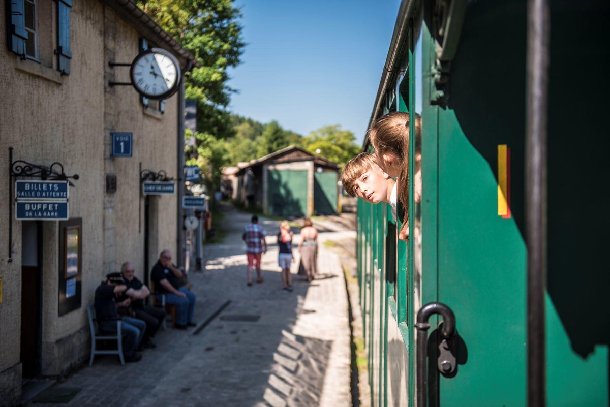 🇱🇺 #VakanzDoheem Photo Contest 🏆 
Step 3 📷👌😎 Win fabulous prizes in 4 categories! 
🤸‍♂️activities 🏛️culture 🍽 gastronomy 
👍audience award (most likes) 
❗Posts/accounts must be public to enter❗
All info here 👉visitluxembourg.com/en/vakanzdoheem