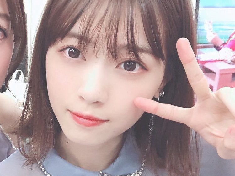 ট ইট র 西野七瀬 垢抜け方法 メイク 髪色を明るくする 色素薄いカラコンに変える 二重幅広げる 痩せる フェイスライン 涙袋を白からピンクにする 美白になる 平行眉 前髪を軽く触覚は短く アイラインは軽くする 唇は薄づきピンクで血色良く 美女研究