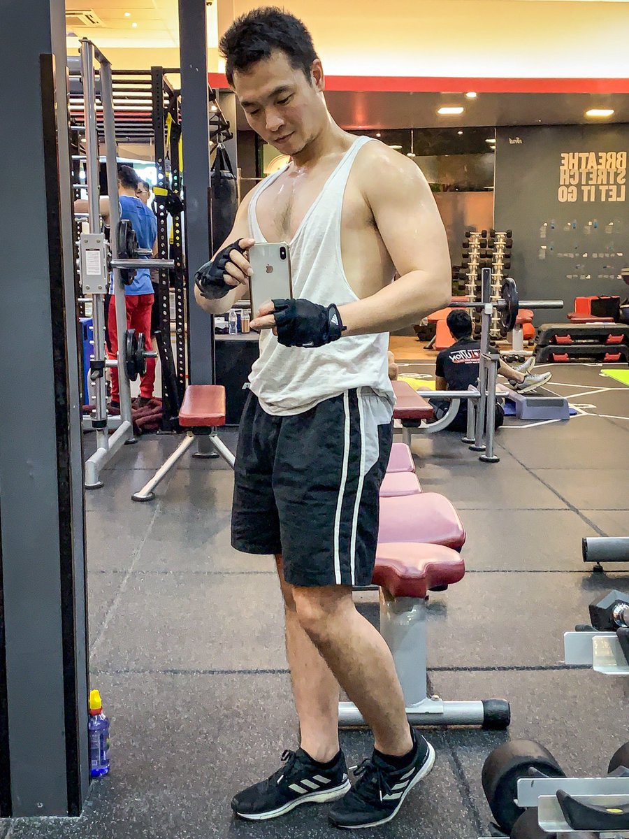 AofWorkit's tweet photo. ที่ยิมฝนตก เปียกหมดเลย

#gym
#ChestandBackDay
#rainyevening
#aoftimize https://t.co/zQLULD6ySb