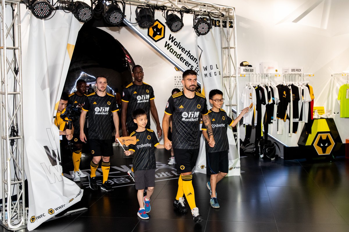 wolves new away kit