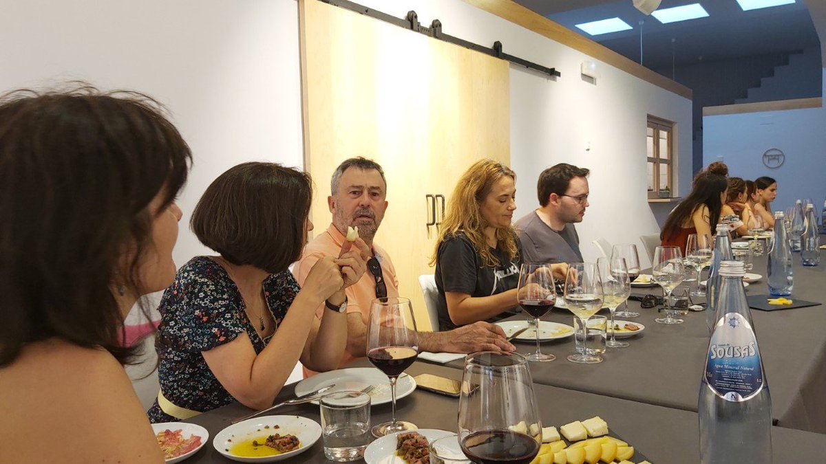 BioReDesUSC's tweet photo. 😁 Para @BioReDesUSC  foi un pracer compartir cun equipo de estudantes tan xenial a primeira edición de BioReSuS. Mil grazas a tod@s por participar!!! E mil grazas a @TerneraGallega pola Máster Class que nos serviu de colofón! #BioReSuS19 https://t.co/wxOFfpzCPP