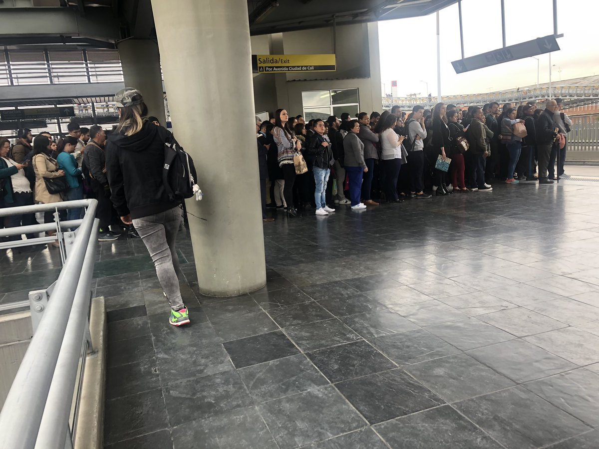 ilppar's tweet image. Servicio #k86 @TransMilenio #portaleldorado #nohaybuses @Bogota @EnriquePenalosa  cuando van a prestar un buen servicio????