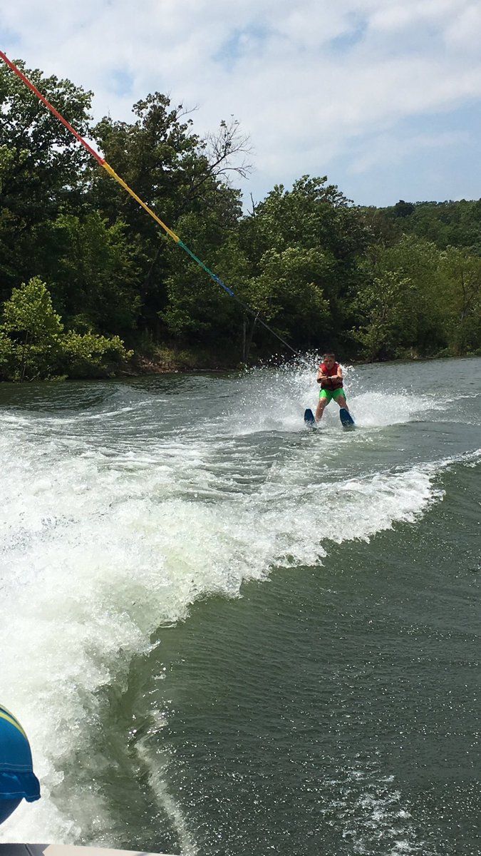 RyanClaborn's tweet photo. While of less eternal significance Drake had himself a moment this weekend as well - getting up on water skis for the first time. Papa David coached him well. The smile in the last one is the money shot. Great job Drake. https://t.co/IwFAqkNfCQ