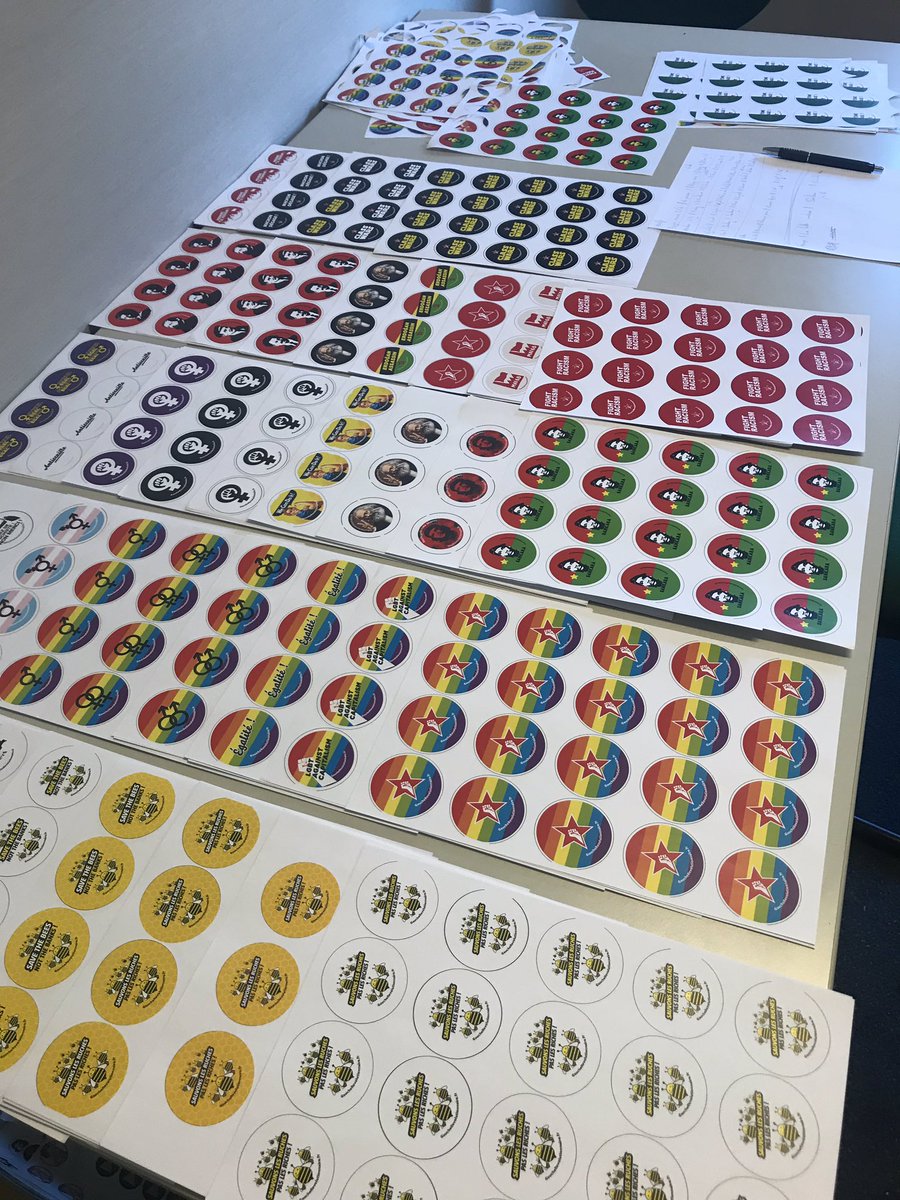 Gauche_Revo's tweet photo. Preparation du matériel :) 
#GAUCHEREVOLUTIONNAIRE https://t.co/d48EKSPiPn