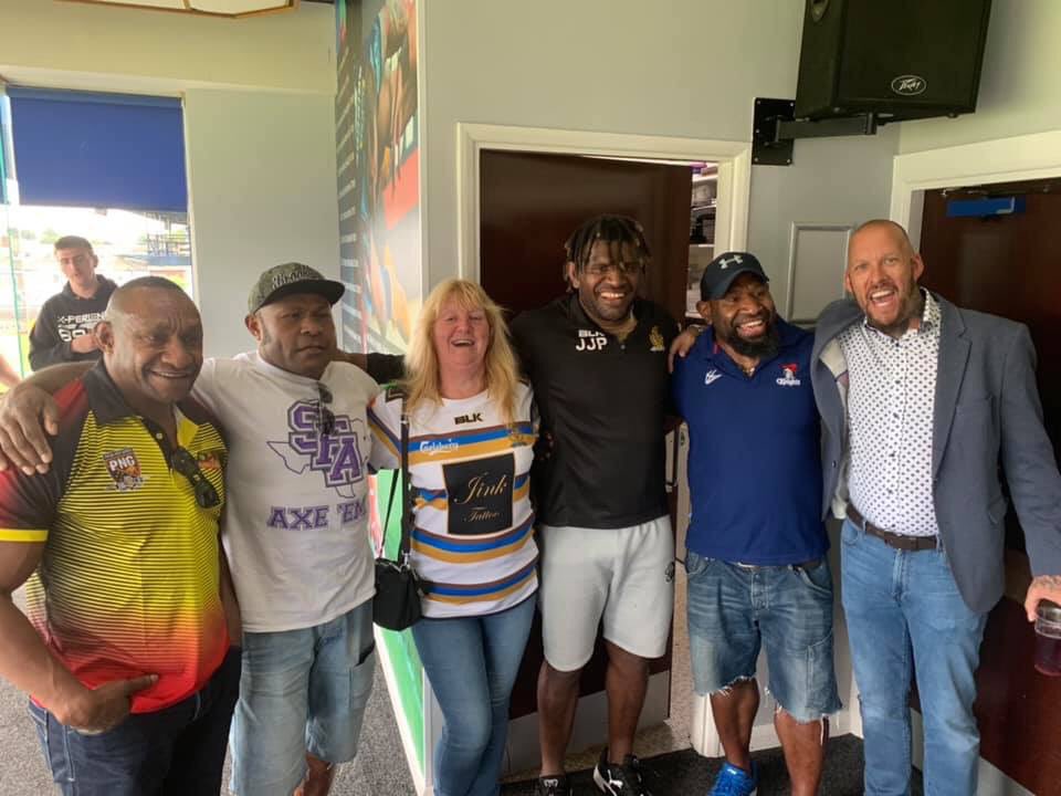 OfficialHavenRl's tweet image. One of Super League’s finest imports, Papua New Guinea’s 🇵🇬 Stanley Gene, taking in yesterday’s game and celebrating the win with one of Havens own PNG stars Jessy Joe Parker and director Jason Ball

#TopoftheLeague #5ToGo