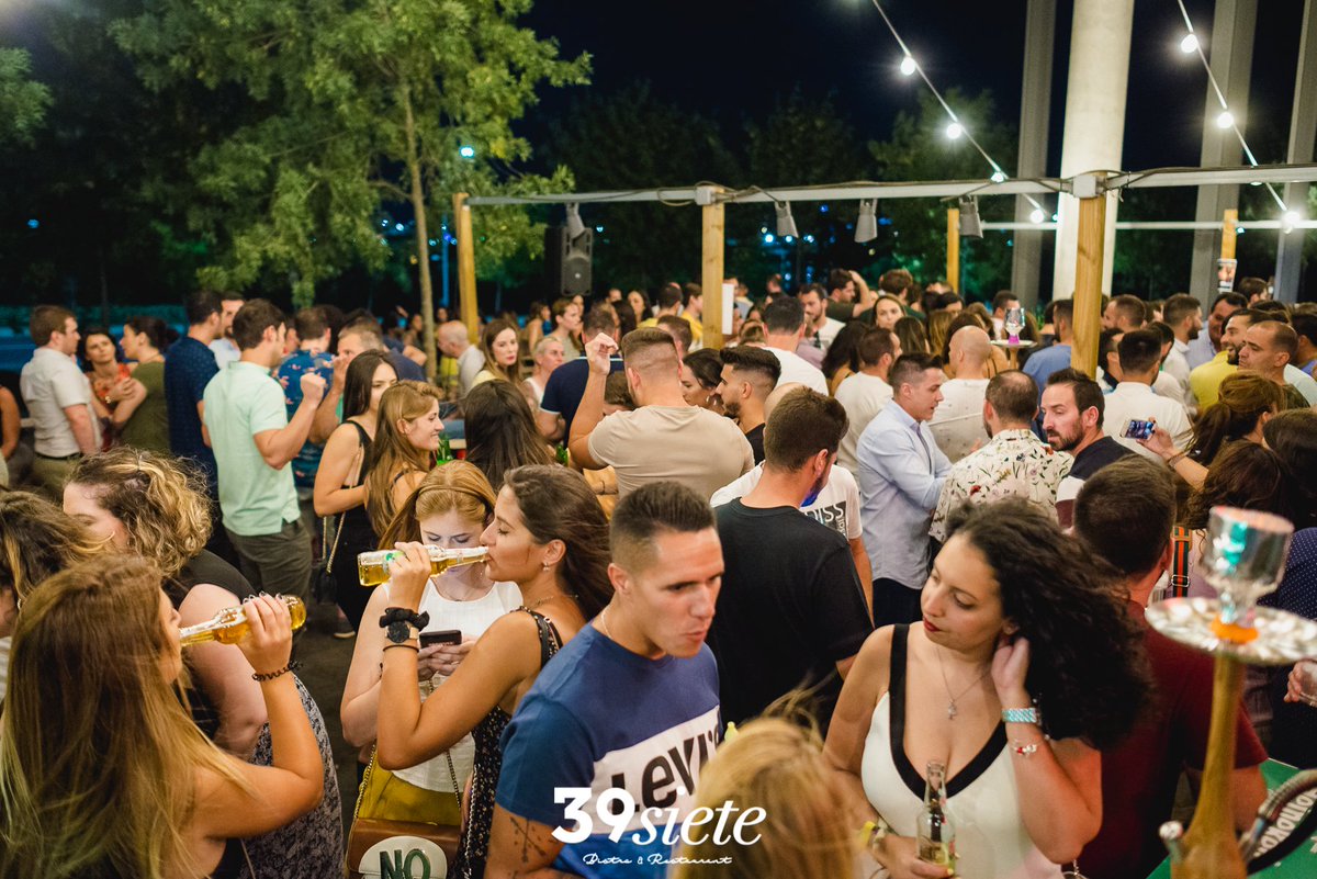 🌅 Vamos a empezar bien la semana con un poquito de #SunsetParty del jueves 🌅

Tenemos la galería de fotos completa en nuestra web 👉 bit.ly/2GdEgwy Y por supuesto, este jueves MÁS 💥 Id calentando motores 😎

#39siete #amamosloquehaces #badajoz #jueves