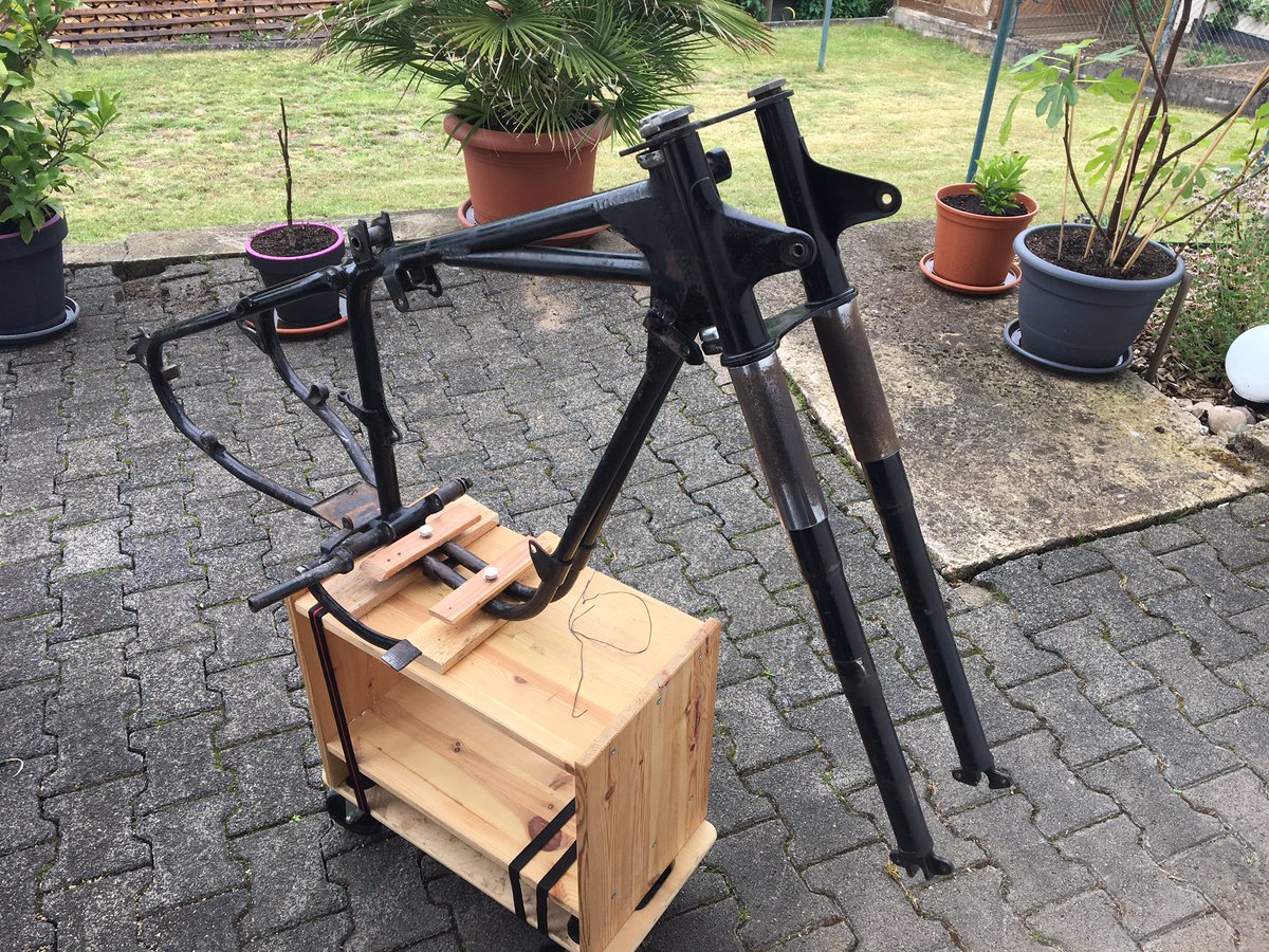 kakabimbo's tweet image. Step 2.  Projekt #Dürkopp #MD150Sport   Rahmenhalter gebastelt und Gabel zusammengepuzzelt und montiert.