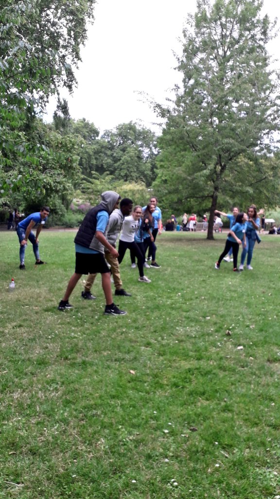 nta_eal's tweet photo. EAL students on a trip to central London! 🇬🇧👌🤗 Picnic in the park @Nightingale_NTA #EAL #London #EducationalTrip #sightseeing https://t.co/ZhR8zV2Ab9
