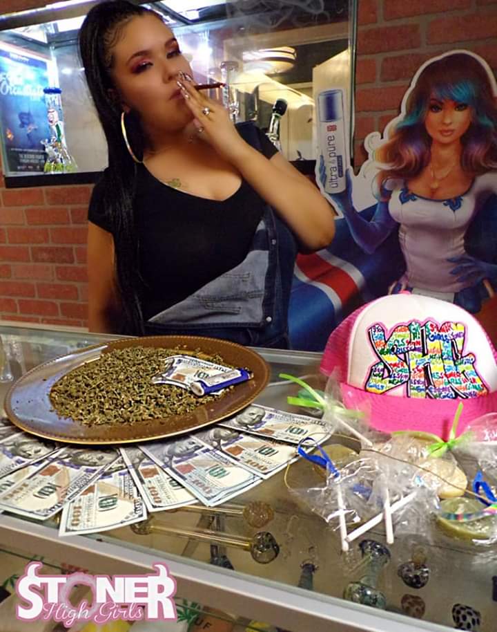 louviere_rachel's tweet photo. Model: Cheyenne Reid
Photographer: #StonerHighGirls
Product Sponsored by: #TerryHempCompany
Edibles sponsored by: #KittensKitchen
Location: Speakeasy Vape Lounge and Cannabis Club #SEVL https://t.co/sSjizwqu5j