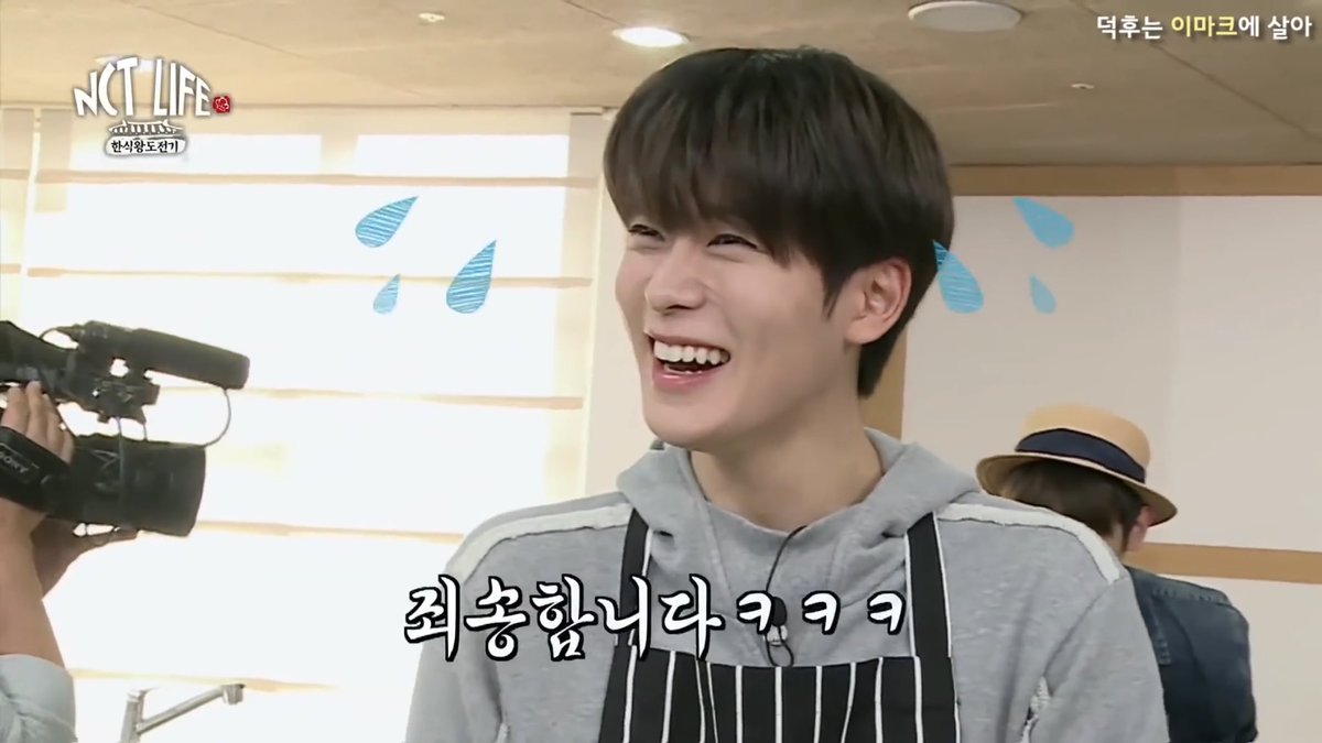 cottonjh97's tweet photo. นานแล้วที่ไม่ค่อยได้เห็นน้องทำอาหารออกรายการแบบจริงจัง โตขึ้นเยอะมากถ้าเทียบกับอซทไลฟ์ตอนนั้น ผ่านไปสามปีกว่าก็ยังดูดีมากๆในเสื้อกันเปื้อนเหมือนเดิมเลยนะ ดูเชี่ยวชาญ ดูเป็นเชฟ คิดถึง 🥪🥘🥙🌮🌭🍔🌯🍝🍜🍲🥗🍛🍱🍣 https://t.co/l9UQZvUQtD