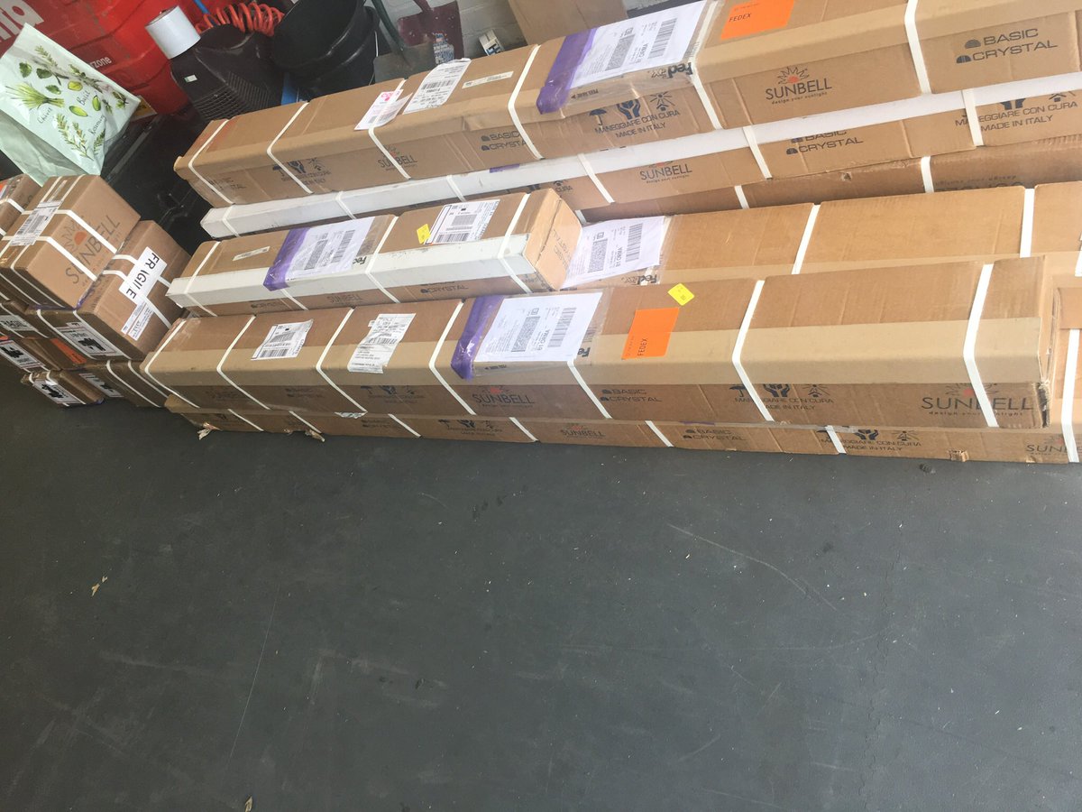 HiTech_Blinds's tweet photo. Being supply partners of Italy’s 🇮🇹premium range of integrated blinds means we are constantly busy building battery & full mains system Blinds all week long, new orders arrive daily and production currently at around 70-100 per week on these systems - new stock in today #sunbell https://t.co/LCyz1kOnCE
