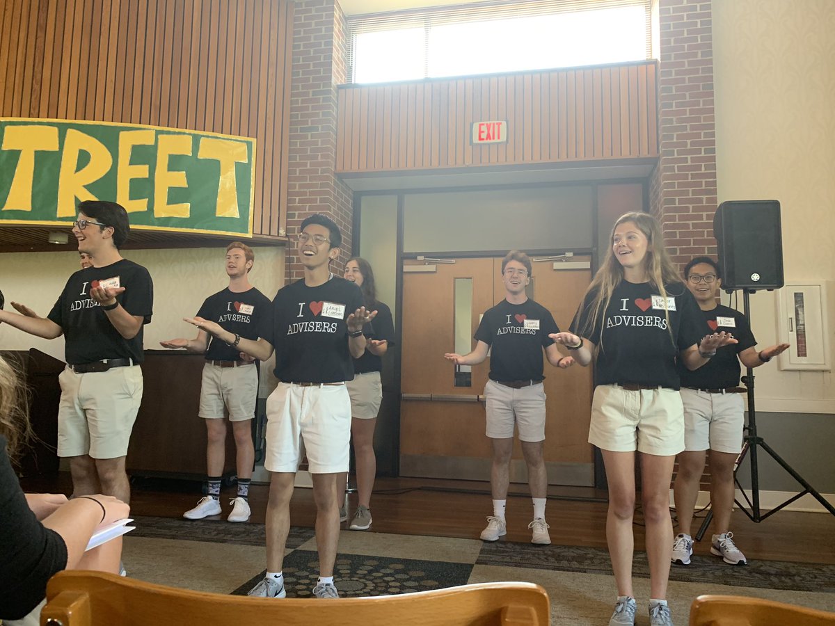 MsSwannerKHS's tweet photo. Shoutout to Chief Taylor, Chief Matt, and the rest of the @vblw staff for their hard work! #vbcpsadvisers https://t.co/2132XhABk5