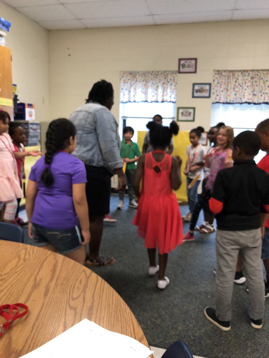 CMSK5Academics's tweet photo. Get on your feet and letโs have fun learning at @CharMeckSchools SURGE RTA Summer Camp! #CMSLIT @NCDPIELATEAM @UIPCGEducation https://t.co/jkHRibDP1a