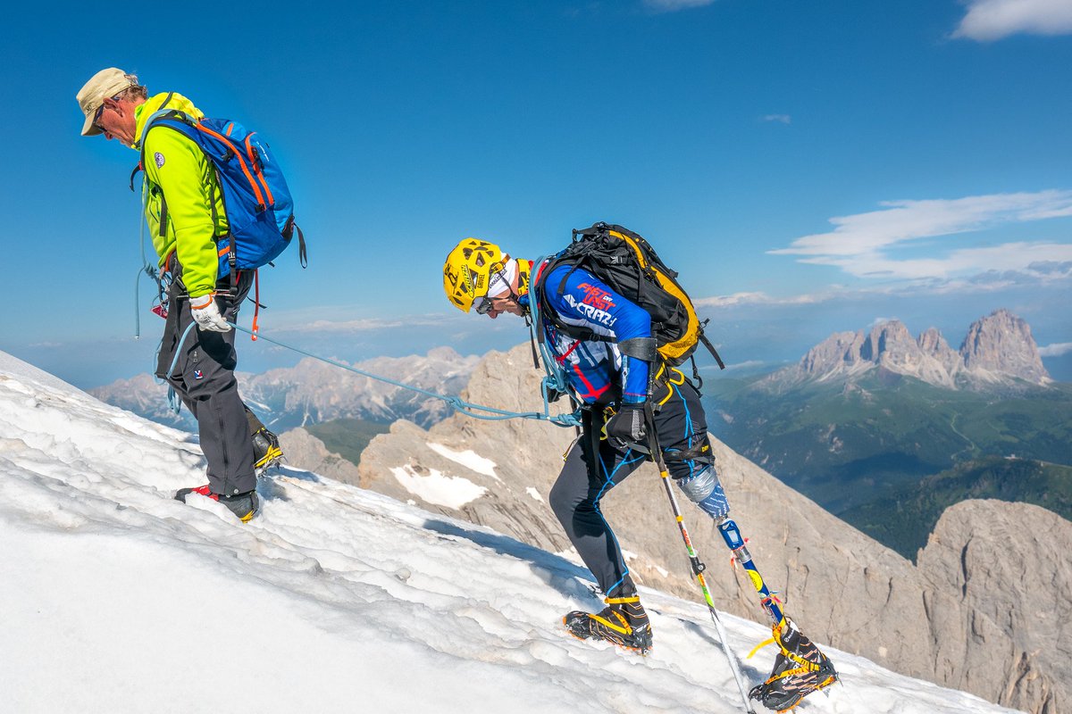 moreno_pesce's tweet photo. Nei momenti di difficoltร , guardo a terra solo quando davanti a me ho qualcuno di cui mi fido. Uno specchio di me, con cui condividere la passione ed il rispetto verso tutto quello che รจ legato alla montagna...
#noracetoday #noraceonsunnyday #team3gambe #onenormalday https://t.co/9pBhjen9To