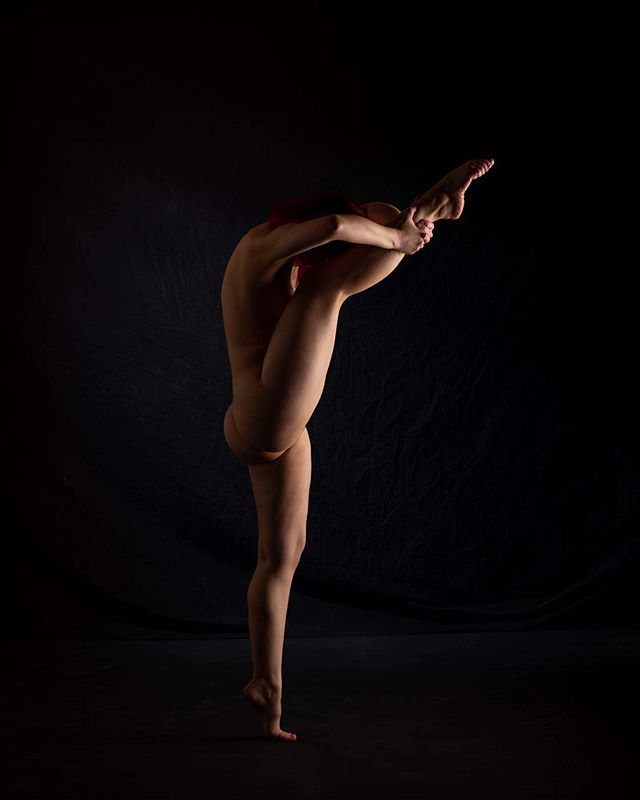 DivergentFoto's tweet photo. Model/Dancer: @beatitudinem .
#dance #artist #shapes #modern #lines #curves #photoshoot #model #latow #phaseone #softlighting https://t.co/bCmrcxUS3g https://t.co/zwEeaCxOPM