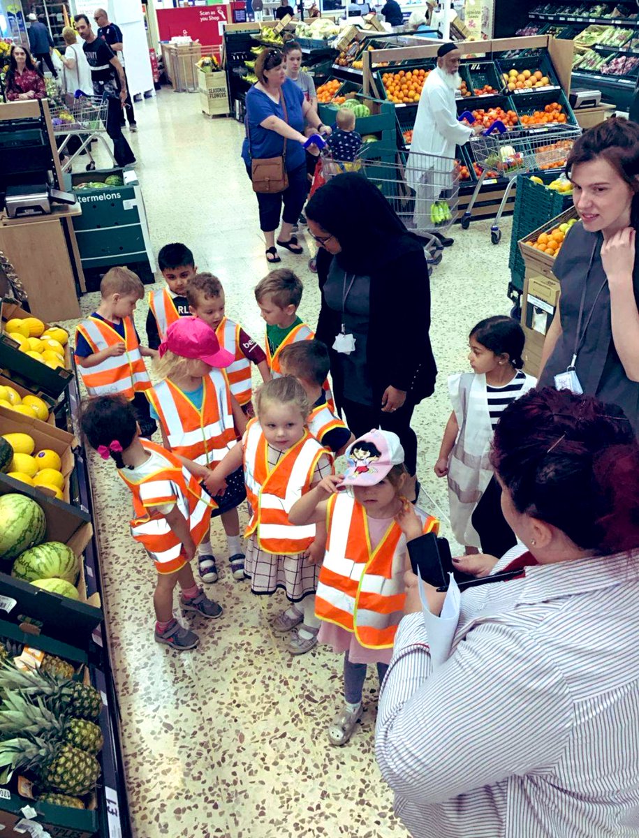 EvoCCShadsworth's tweet photo. Today some of our children visited Tesco to go and learn more about where their Fruit and Veg comes from as part of our Be Healthy Topic. The children also made their own bread and talked about their favourite fruits. It was so interesting! 
Thank you to @Tesco for inviting us! https://t.co/w3tdLRumIK