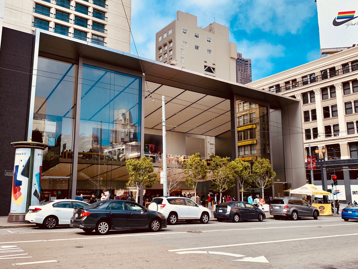 CelineGarderes's tweet photo. Le marketing experientiel, vécu à l'Apple Store, lors de notre #Retail #Safari with @ESSCA_IMD students . @jflemoine .
https://t.co/bh2gThJnMQ
#esscadigiteam https://t.co/w1Z1H15BJM