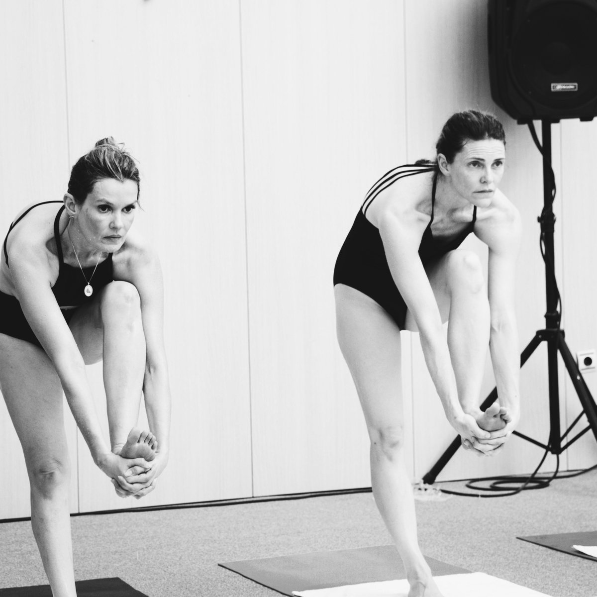 BYinAlexandria's tweet photo. Bengal Tiger Strength &
English Bulldog Determination.
Jen & Lisbeth having a strong class with Boss during the Spring 2019 Teacher Training.
#bikramyoga #lockyourknee #sweat #yoga #strength #focus https://t.co/5Itb3H5aM4