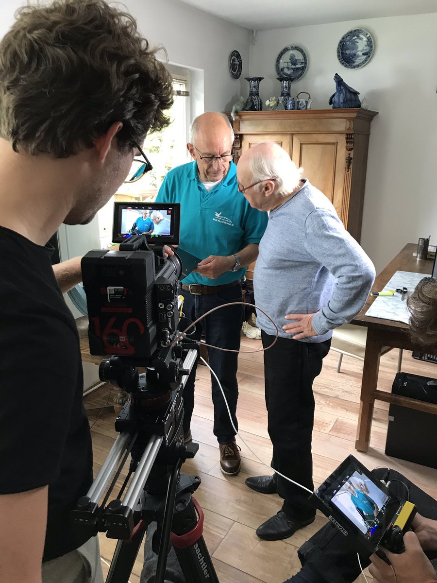 saskiahamminga's tweet image. Vandaag nemen we 3 nieuwe filmpjes op over onze @SeniorWebNL PCHulp, met onze enthousiaste vrijwilligers als zichzelf en acteur Ton van der Velden als lid, wat een professionals! @Trueideas #computerhulp #seniorweb