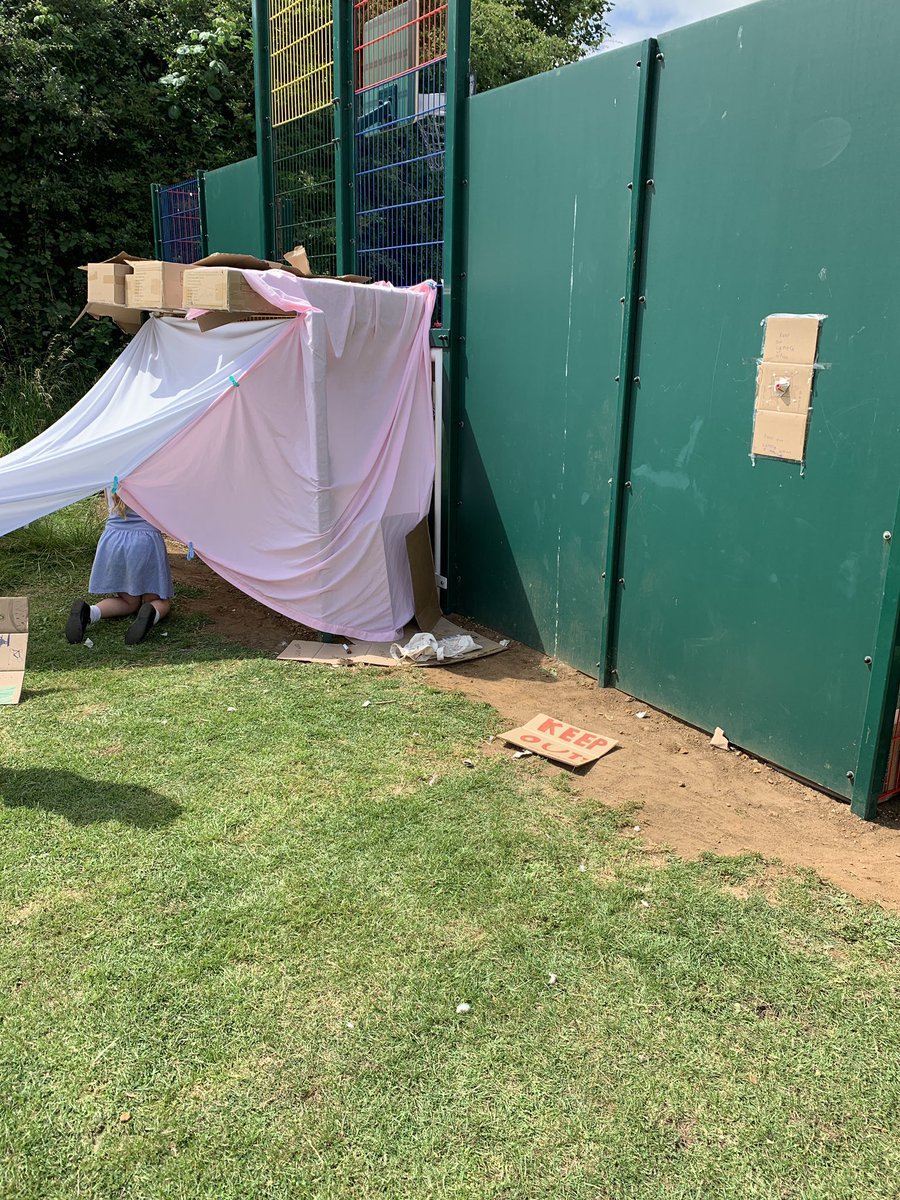 StSebastiansPr1's tweet photo. Some more amazing dens !!! #stsebs #SaveTheChildren #denmaking #schoolrocks https://t.co/EwFj2CJVVk