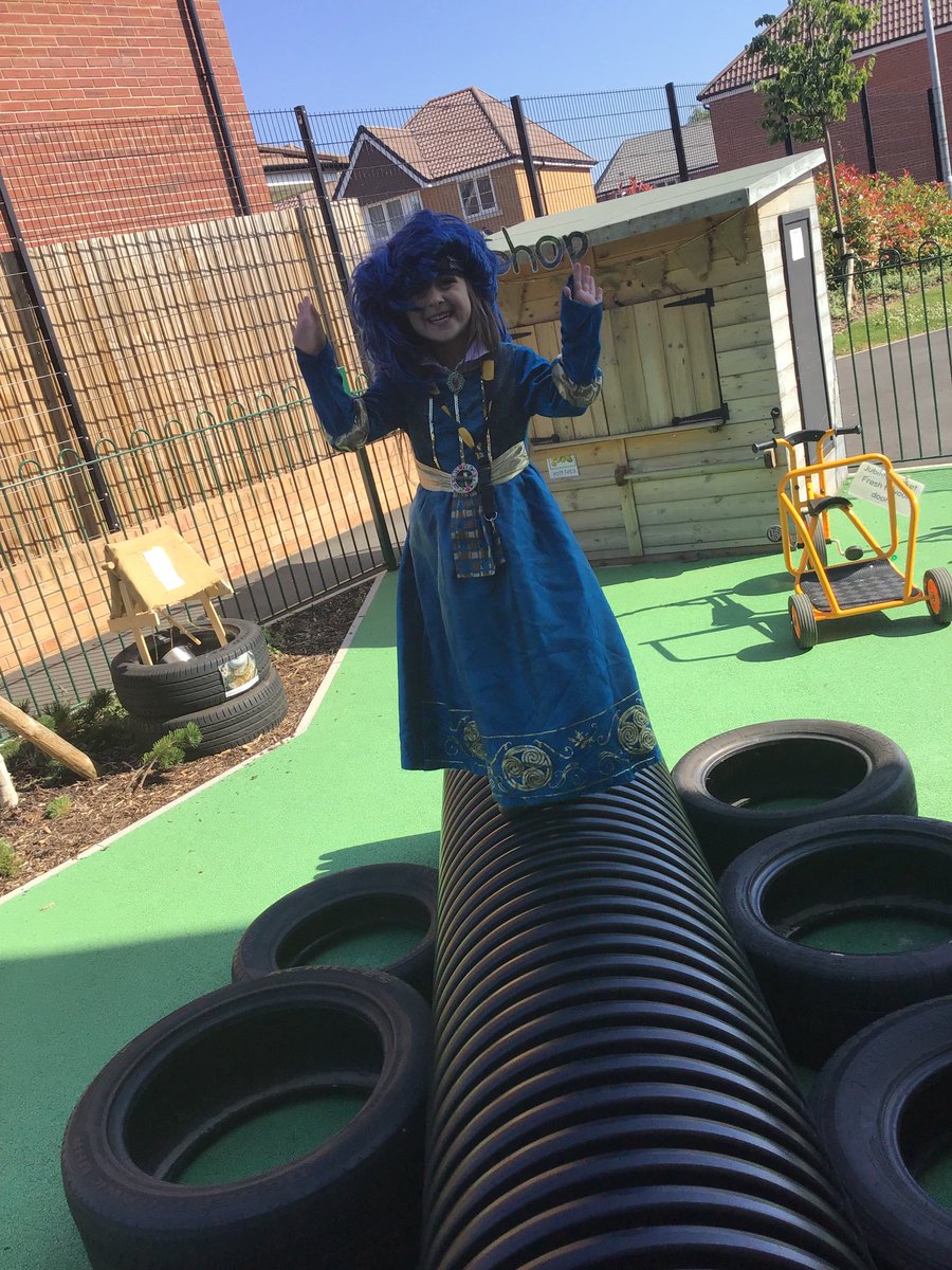 MrsHallJPPS's tweet photo. Nursery love a wig... lots of giggles today 😹#funtimemonday https://t.co/wdjgOQ2hRh