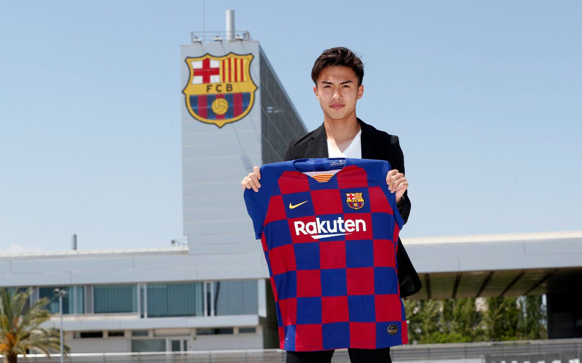 Hiroki Abe, con la camiseta del Barcelona.