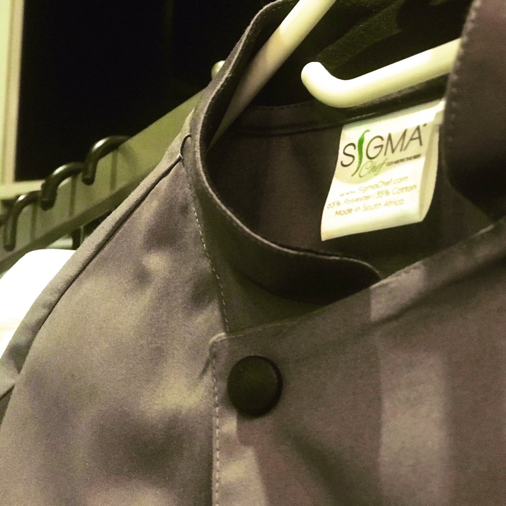 SiClothing_Offi's tweet photo. “To create something exceptional, your mindset must be relentlessly focused on the smallest detail” ~ Giorgio Armani
.
.
#sigmachef #sigmachef_culinaryapparel #bespoke #bespokeculinary #chefjacket #chefjacketswag #chefjacketsbysigmachef #culinaryapparel #chefsofsa https://t.co/pwgvVNYcbL