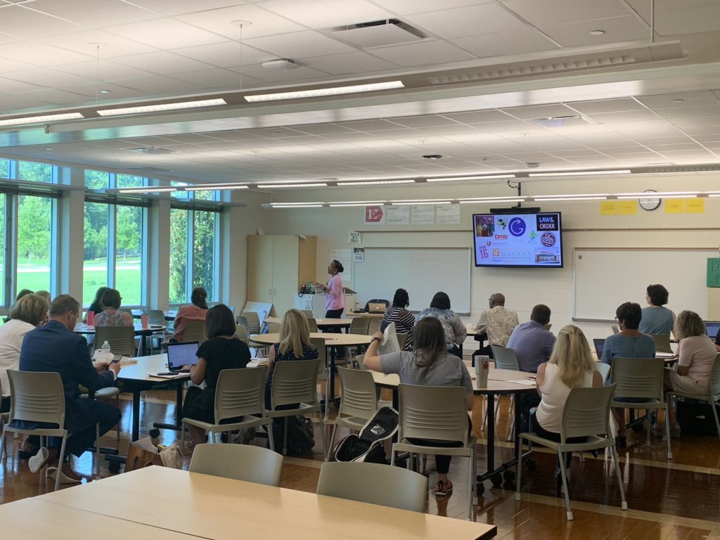 MegHHuggins's tweet image. First round of breakout sessions are underway!!! 4Cs and Checks for Understanding!!  #pacesummit19 #personalizedSC @PACE_Schools @LSMcCauley @StephDiStasio @RBHSGators