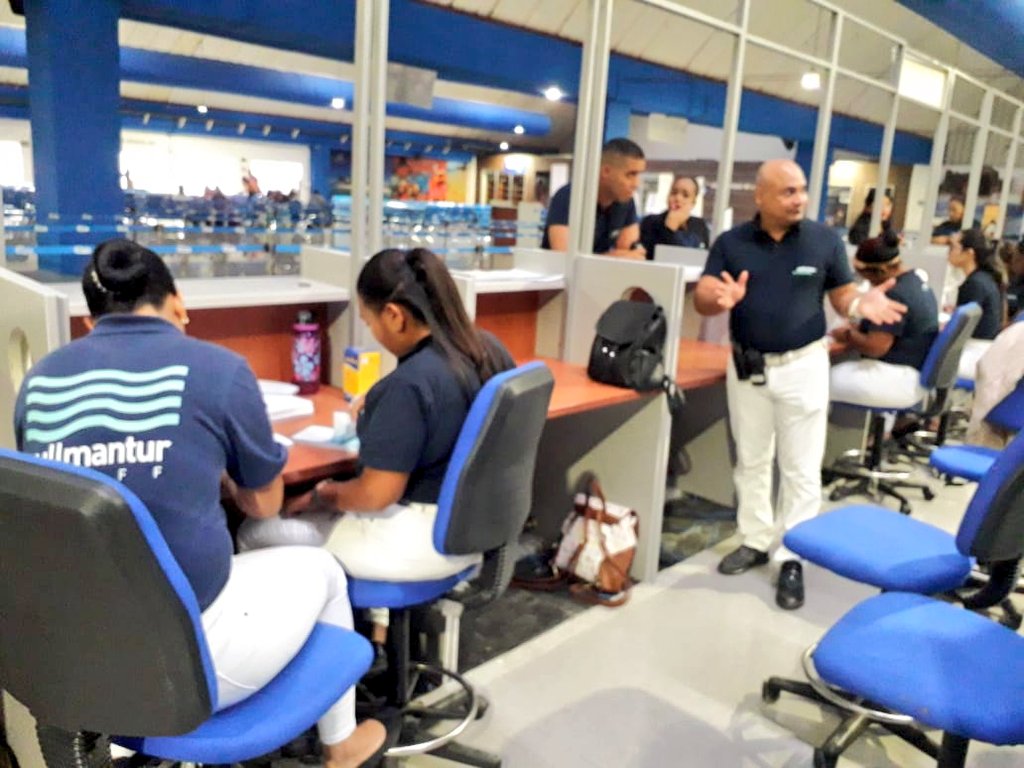 InadehOficial's tweet photo. Como parte del proceso de formación en Calidad de los Servicios Logísticos en la Hospitalidad, participantes del Centro Marco Antonio Pereira realizan gira académica en el Puerto Colón 2000 para conocer la operatividad de esta terminal Portuaria #UnModernoINADEH https://t.co/YlK8czLqIi