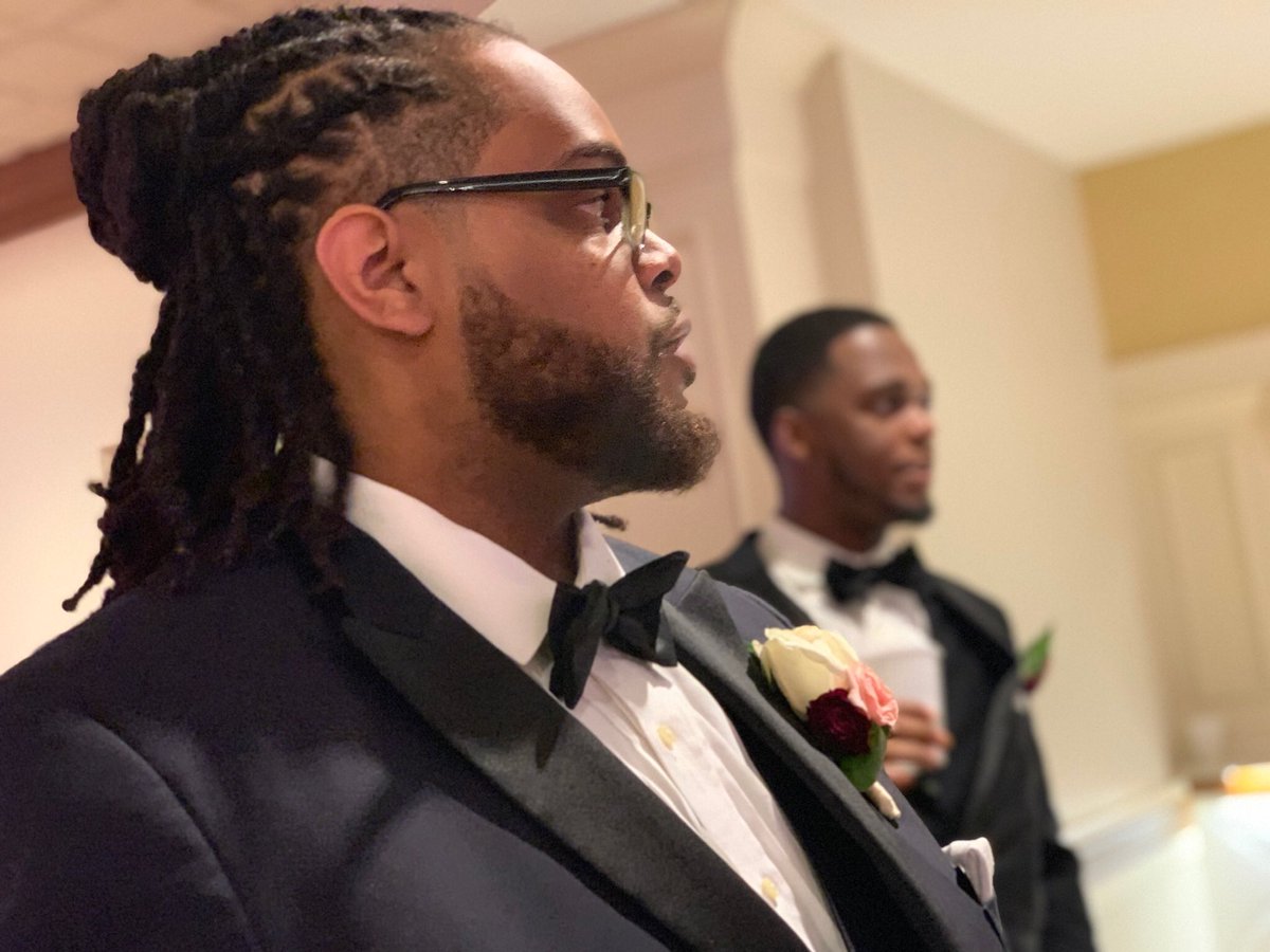 LLCooolJay's tweet photo. Groom.
#FinallyFields https://t.co/n7cle2VAOA