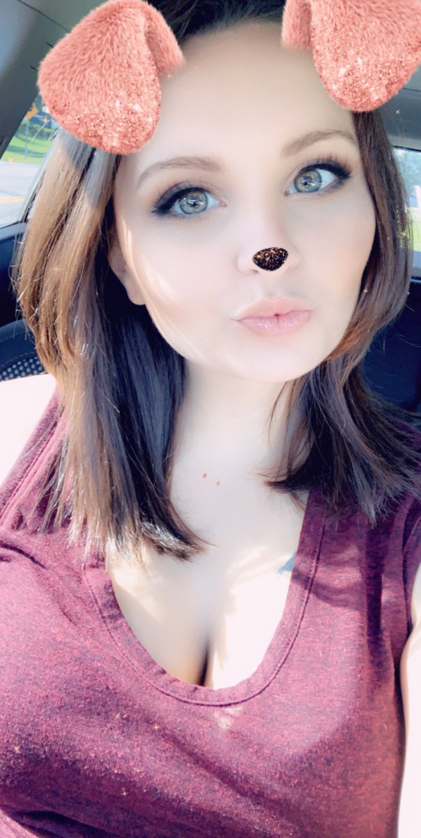 CenterFireVixen's tweet photo. Actually seeing outside two days in a row 😅 And I’m wearing jeans and don’t look like death https://t.co/R316hrlo3e