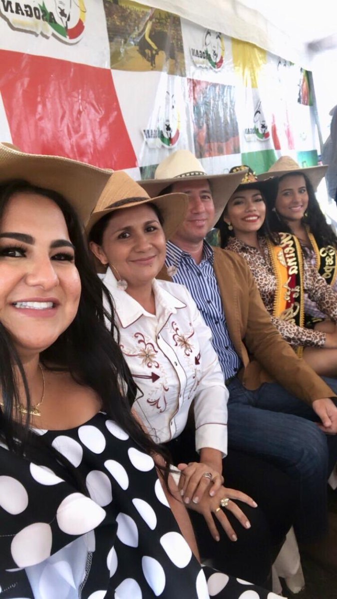 TanllyVera's tweet photo. He visto crecer a esta institución, hoy me llena de orgullo y compromiso estar presente en la inaguración de la trigésima segunda Expo Feria de #AsoGan - El Carmen. 👏👏🙌

#QueNadaNosDetenga https://t.co/AuREUPhQnc