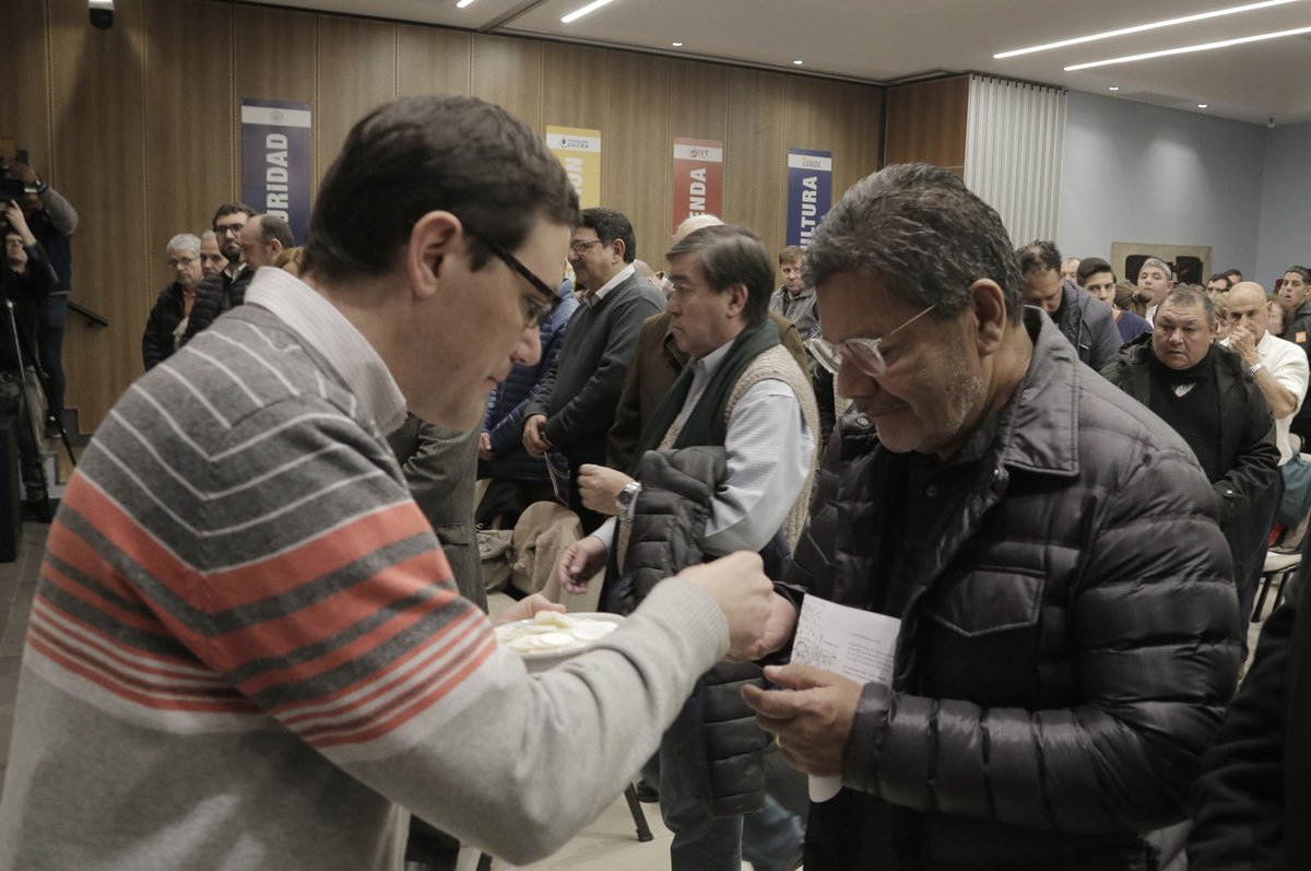 Con la presencia de <a href="/gmuocra/">Gerardo Martinez</a> y una misa oficiada por el Padre Pepe Di Paola, se cerró la muestra Gestos y Palabras en el <a href="/ecu_uocra/">Espacio Cultural UOCRA</a> 

Ver nota completa: bit.ly/30vkAvV