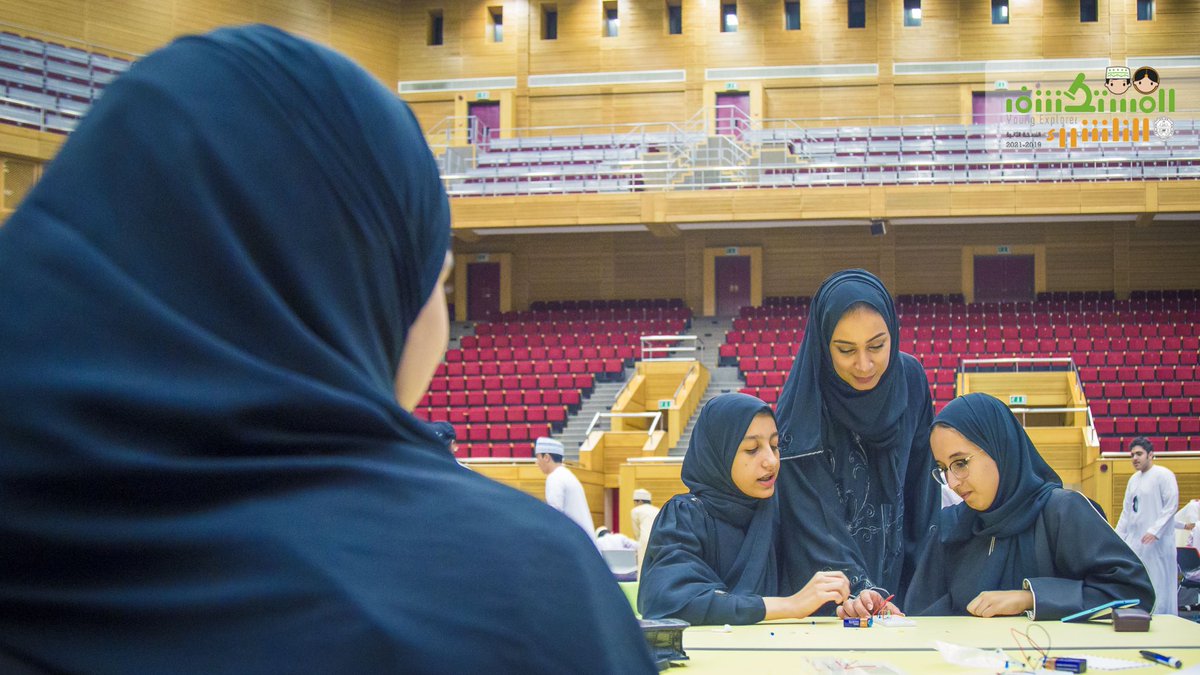 squ__explorer's tweet photo. يتجول اليوم طلابنا في عالم الإلكترونيات والبرمجة ✨

#المستكشف_الناشئ 
#المستكشف_الناشئ_2019 https://t.co/HWExzwR1B4