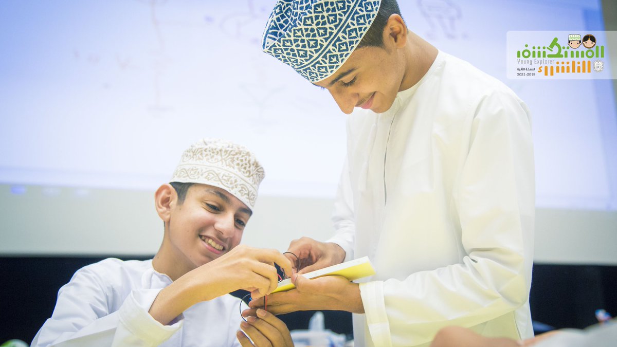 squ__explorer's tweet photo. يتجول اليوم طلابنا في عالم الإلكترونيات والبرمجة ✨

#المستكشف_الناشئ 
#المستكشف_الناشئ_2019 https://t.co/HWExzwR1B4