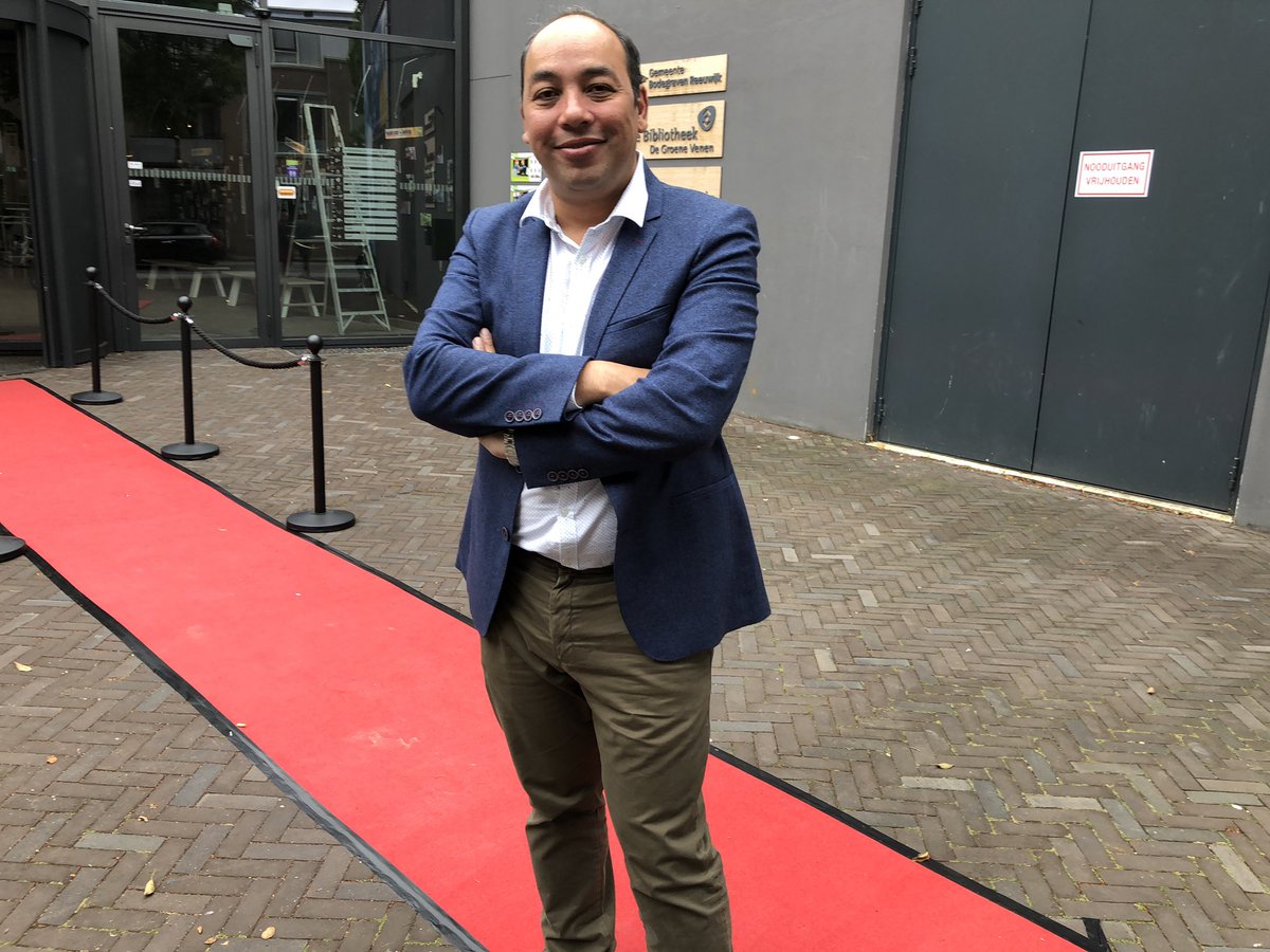 McPrehn_van's tweet photo. Op bezoek bij de bibliotheek in Bodegraven om te kijken wat er allemaal mogelijk is voor onze bibliotheek in Carnisselande #biebaanzet #D66 #D66Barendrecht https://t.co/7dFqFpbBvc